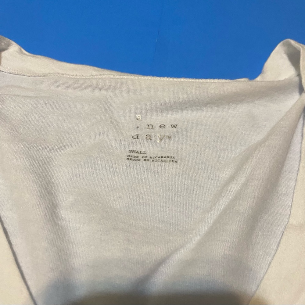 ⭐️ A new day white tee shirt size small - Picture 3 of 4